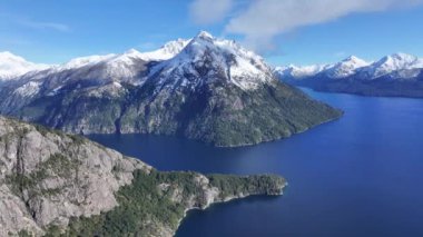 Rio Negro Arjantin 'deki San Carlos de Bariloche' de Chico Circuit. Karlı Dağlar. Chico Circuit. Tatil seyahatleri. Chico Circuit San Carlos De Bariloche Rio Zenci Arjantin 'de.