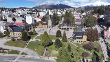 Rio Negro Arjantin Bariloche Merkez Meydanı. Ünlü Turistik Meydanı. Şehir merkezinde. Çarpıcı şehir manzarası. Rio Negro Arjantin Bariloche Merkez Meydanı.