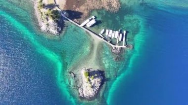 Patagonya Gölü Rio Negro Arjantin, San Carlos de Bariloche 'de. Turkuaz Körfez Suyu. Chico Circuit. Geçmişe Seyahat. Patagonya Gölü San Carlos De Bariloche Rio Zenci Arjantin.