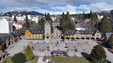 Rio Negro Arjantin, San Carlos De Bariloche Şehir Merkezi. Ünlü Turistik Meydanı. Şehir merkezinde. Çarpıcı şehir manzarası. Rio Negro Arjantin 'deki San Carlos De Bariloche Şehir Merkezi.
