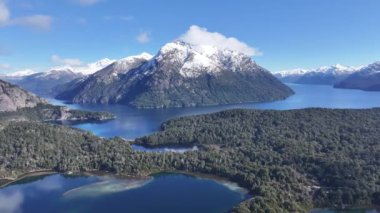 Rio Negro Arjantin 'deki San Carlos de Bariloche' de Chico Circuit. Karlı Dağlar. Chico Circuit. Tatil seyahatleri. Chico Circuit San Carlos De Bariloche Rio Zenci Arjantin 'de.