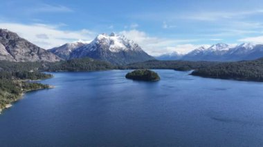 Rio Negro Arjantin 'deki San Carlos de Bariloche' de Chico Circuit. Karlı Dağlar. Chico Circuit. Tatil seyahatleri. Chico Circuit San Carlos De Bariloche Rio Zenci Arjantin 'de.