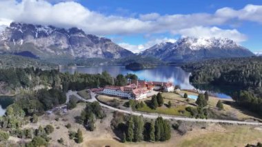 Rio Negro Arjantin, San Carlos De Bariloche 'deki Llao Llao Oteli. Karlı Dağlar. Chico Circuit. Tatil seyahatleri. Llao Llao Oteli San Carlos De Bariloche Rio Negro Arjantin 'de.