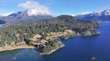 Rio Negro Arjantin 'deki San Carlos de Bariloche' de Chico Circuit. Karlı Dağlar. Chico Circuit. Tatil seyahatleri. Chico Circuit San Carlos De Bariloche Rio Zenci Arjantin 'de.