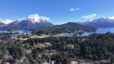 Bariloche Skyline Rio Negro Arjantin 'deki San Carlos de Bariloche' de. Karlı Dağlar. Chico Circuit. Geçmişe Seyahat. Bariloche Skyline Rio Negro Arjantin 'de San Carlos de Bariloche' de.
