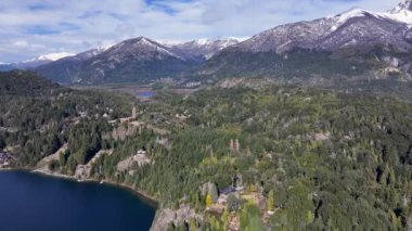 Rio Negro Arjantin 'deki San Carlos de Bariloche' de Chico Circuit. Karlı Dağlar. Chico Circuit. Tatil seyahatleri. Chico Circuit San Carlos De Bariloche Rio Zenci Arjantin 'de.