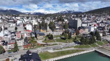 Rio Negro Arjantin, San Carlos De Bariloche Şehir Merkezi. Ünlü Turistik Meydanı. Şehir merkezinde. Çarpıcı şehir manzarası. Rio Negro Arjantin 'deki San Carlos De Bariloche Şehir Merkezi.