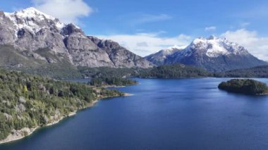 Bariloche Skyline Rio Negro Arjantin 'deki San Carlos de Bariloche' de. Karlı Dağlar. Chico Circuit. Geçmişe Seyahat. Bariloche Skyline Rio Negro Arjantin 'de San Carlos de Bariloche' de.