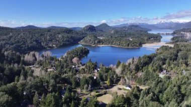 Bariloche Skyline Rio Negro Arjantin 'deki San Carlos de Bariloche' de. Karlı Dağlar. Chico Circuit. Geçmişe Seyahat. Bariloche Skyline Rio Negro Arjantin 'de San Carlos de Bariloche' de.