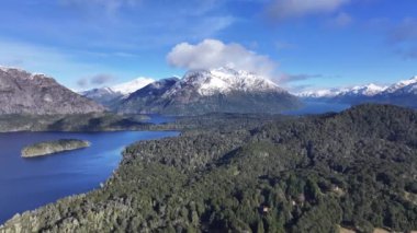 Bariloche Skyline Rio Negro Arjantin 'deki San Carlos de Bariloche' de. Karlı Dağlar. Chico Circuit. Geçmişe Seyahat. Bariloche Skyline Rio Negro Arjantin 'de San Carlos de Bariloche' de.
