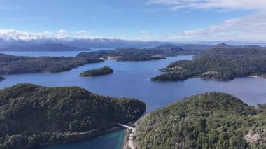 Rio Negro Arjantin 'deki San Carlos de Bariloche' de Chico Circuit. Karlı Dağlar. Chico Circuit. Tatil seyahatleri. Chico Circuit San Carlos De Bariloche Rio Zenci Arjantin 'de.