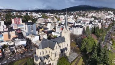 Rio Negro Arjantin Bariloche Bariloche Katedrali. Ortaçağ Kilisesi. Şehir merkezi sahnesi. Çarpıcı şehir manzarası. Bariloche Katedrali Rio 'daki Bariloche Zenci Arjantin.
