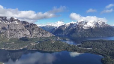 Rio Negro Arjantin 'deki San Carlos de Bariloche' de Chico Circuit. Karlı Dağlar. Chico Circuit. Tatil seyahatleri. Chico Circuit San Carlos De Bariloche Rio Zenci Arjantin 'de.