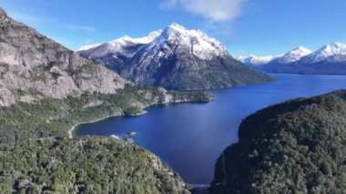 Rio Negro Arjantin 'deki San Carlos de Bariloche' de Chico Circuit. Karlı Dağlar. Chico Circuit. Tatil seyahatleri. Chico Circuit San Carlos De Bariloche Rio Zenci Arjantin 'de.