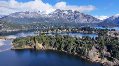 Rio Negro Arjantin 'deki San Carlos de Bariloche' de Chico Circuit. Karlı Dağlar. Chico Circuit. Tatil seyahatleri. Chico Circuit San Carlos De Bariloche Rio Zenci Arjantin 'de.