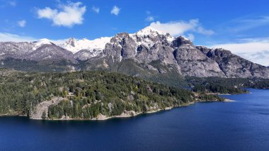 Bariloche Skyline Rio Negro Arjantin 'deki San Carlos de Bariloche' de. Karlı Dağlar. Chico Circuit. Geçmişe Seyahat. Bariloche Skyline Rio Negro Arjantin 'de San Carlos de Bariloche' de.