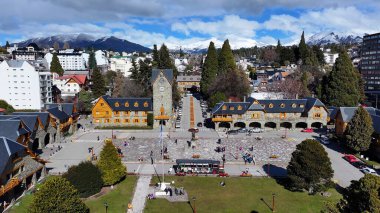 Rio Negro Arjantin, San Carlos De Bariloche Şehir Merkezi. Ünlü Turistik Meydanı. Şehir merkezinde. Çarpıcı şehir manzarası. Rio Negro Arjantin 'deki San Carlos De Bariloche Şehir Merkezi.
