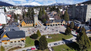 Rio Negro Arjantin Bariloche Merkez Meydanı. Ünlü Turistik Meydanı. Şehir merkezinde. Çarpıcı şehir manzarası. Rio Negro Arjantin Bariloche Merkez Meydanı.