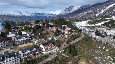 Bariloche Skyline Rio Negro Arjantin 'deki San Carlos de Bariloche' de. Karlı Dağlar. Kar Manzarası. Kış Yolculuğu. Bariloche Skyline Rio Negro Arjantin 'de San Carlos de Bariloche' de.