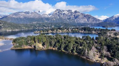 Rio Negro Arjantin 'deki San Carlos de Bariloche' de Chico Circuit. Karlı Dağlar. Chico Circuit. Tatil seyahatleri. Chico Circuit San Carlos De Bariloche Rio Zenci Arjantin 'de.