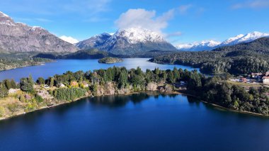 Rio Negro Arjantin 'deki San Carlos de Bariloche' de Chico Circuit. Karlı Dağlar. Chico Circuit. Tatil seyahatleri. Chico Circuit San Carlos De Bariloche Rio Zenci Arjantin 'de.