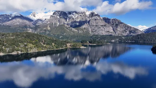 Rio Negro Arjantin 'deki San Carlos de Bariloche' de Chico Circuit. Karlı Dağlar. Chico Circuit. Tatil seyahatleri. Chico Circuit San Carlos De Bariloche Rio Zenci Arjantin 'de.