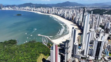 Santa Catarina Brezilya 'daki Camboriu' da Balneario Camboriu Skyline. Kıyı manzarası. Highrise Binaları. Plaj manzarası. Santa Catarina Brezilya 'daki Camboriu' da Balneario Camboriu Skyline.
