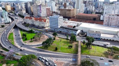 Porto Alegre Skyline Rio Grande Do Sul Brezilya 'daki Porto Alegre' de. Trafik Kenti. Tarihi Binalar. Freeway Yolu. Porto Alegre Skyline Rio Grande Do Sul Brezilya 'daki Porto Alegre' de.