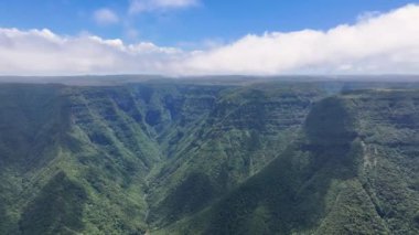 Santa Catarina Brezilya 'daki Praia Grande' deki Güney Kanyonları. Güzellik Uçurumları. Yeşil Vadi Sahnesi. Canyons Manzarası. Santa Catarina Brezilya 'daki Praia Grande' deki Güney Kanyonları. Ekolojik Dağ Sırası.