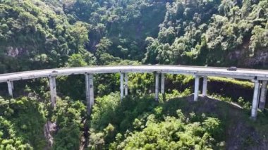 Rio Grande Do Sul Brezilya 'daki Itati' deki Sun Route Yolu. Highway Yolu Peyzajı. Köprü Sahnesi. Yol Gezisi Geçmişi. Rio Grande Do Sul Brezilya 'daki Itati' de Güneş Yolu.