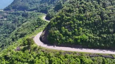Itati Brezilya. Rio Grande Do Sul Brezilya 'daki Itati' deki Sun Route Yolu. Canyons Manzarası. Yeşil Vadi Sahnesi. Doğa Arkaplanı. Rio Grande Do Sul Brezilya 'daki Itati' de Güneş Yolu.