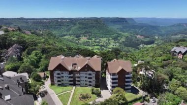 Rio Grande Do Sul Brezilya 'daki Gramado' da Quilombo Vadisi. Şehir merkezinde. Metropolis Manzarası. Highrise Binaları. Rio Grande Do Sul Brezilya 'daki Gramado' da Quilombo Vadisi.