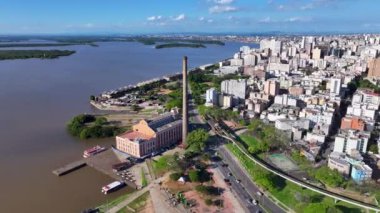 Rio Grande Do Sul Brezilya 'daki Porto Alegre' deki Gasometro Fabrikası. Landmark Binası. Şehir manzarası manzarası. Güzel Fabrika. Rio Grande Do Sul Brezilya 'daki Porto Alegre' deki Gasometro Fabrikası.