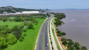 Rio Grande Do Sul Brezilya 'daki Porto Alegre' de Guaiba Sınırı. Şehir merkezinde. Umumi Idyllic Bölgesi. Güzel Riverside. Rio Grande Do Sul Brezilya 'daki Porto Alegre' de Guaiba Sınırı.