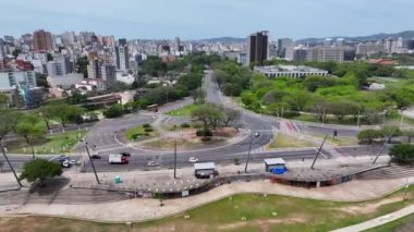 Rio Grande Do Sul Brezilya 'daki Porto Alegre' de Guaiba Sınırı. Highrise Binaları. Şehir manzarası manzarası. Eğlence Bölgesi. Rio Grande Do Sul Brezilya 'daki Porto Alegre' de Guaiba Sınırı.