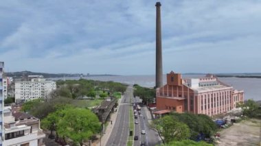Rio Grande Do Sul Brezilya 'daki Porto Alegre' deki Gasometro Fabrikası. Landmark Binası. Şehir manzarası manzarası. Güzel Fabrika. Rio Grande Do Sul Brezilya 'daki Porto Alegre' deki Gasometro Fabrikası.