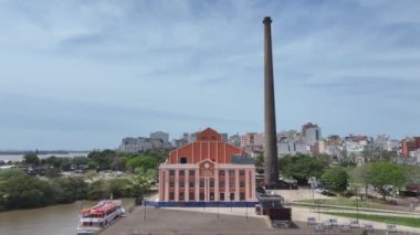 Rio Grande Do Sul Brezilya 'daki Porto Alegre' deki Gasometro binası. Şehir merkezinde. Landmark Binası. Güzel şehir Skyline. Rio Grande Do Sul Brezilya 'daki Porto Alegre' deki Gasometro Binası.