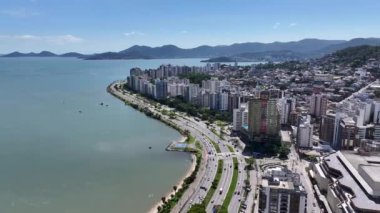 Santa Catarina Brezilya 'daki Florianopolis' in kuzey kıyısı. Sahil şehri. Şehir merkezinde. Şehir manzarası manzarası. Santa Catarina Brezilya 'daki Florianopolis' in kuzey kıyısı. Turizm Tarihi Yer.