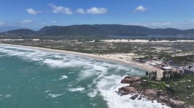 Joaquina Sahili, Florianopolis, Santa Catarina Brezilya. Sahil Skyline. Doğa manzarası. Yaz Gezisi. Joaquina Sahili, Florianopolis, Santa Catarina Brezilya. Tropikal Manzara.