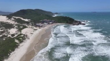 Joaquina Sahili, Florianopolis, Santa Catarina Brezilya. Sahil Skyline. Doğa manzarası. Yaz Gezisi. Joaquina Sahili, Florianopolis, Santa Catarina Brezilya. Tropikal Manzara.