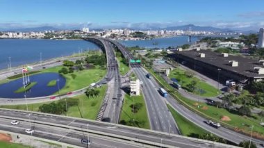 Florianopolis 'teki Freeway Yolu, Santa Catarina Brezilya. Şehir Sahnesi. Şehir merkezinde trafik vardı. Freeway Peyzaj. Florianopolis 'teki Freeway Yolu, Santa Catarina Brezilya. Tarihi Binalar.