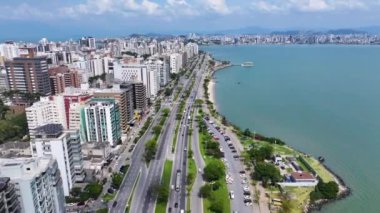 Florianopolis Skyline Santa Catarina Brezilya 'daki Florianopolis' te. Sahil şehri. Şehir merkezinde. Şehir manzarası manzarası. Florianopolis Skyline Santa Catarina Brezilya 'daki Florianopolis' te. Turizm Tarihi Yer.