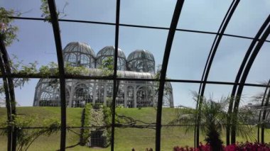 Curitiba Brezilya. Curitiba, Brezilya 'daki Botanik Bahçesi. Bahçe arazisi. Turistik cazibe. Şehir Parkı. Curitiba, Brezilya 'daki Botanik Bahçesi. Çiçek Çiftliği.