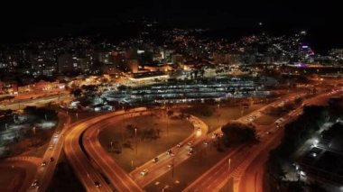 Florianopolis Skyline Santa Catarina Brezilya 'daki Florianopolis' te. Aydınlanmış Şehir. Şehir merkezinde trafik vardı. Şehir manzarası sahnesi. Florianopolis Skyline Santa Catarina Brezilya 'daki Florianopolis' te. Turizm Tarihi Yer.