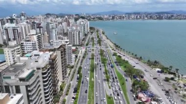 Santa Catarina Brezilya 'daki Florianopolis' in kuzey kıyısında. Sahil şehri. Şehir merkezinde. Şehir manzarası manzarası. Santa Catarina Brezilya 'daki Florianopolis' in kuzey kıyısında. Turizm Tarihi Yer.