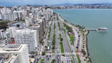Florianopolis Skyline Santa Catarina Brezilya 'daki Florianopolis' te. Şehir Sahnesi. Şehir merkezinde trafik vardı. Şehir peyzajı. Florianopolis Skyline Santa Catarina Brezilya 'daki Florianopolis' te. Tarihi Binalar.