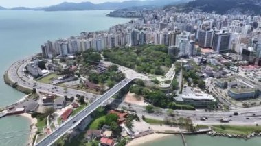 Florianopolis Skyline Santa Catarina Brezilya 'daki Florianopolis' te. Şehir Sahnesi. Şehir merkezinde. Şehir manzarası manzarası. Florianopolis Skyline Santa Catarina Brezilya 'daki Florianopolis' te. Turizm Tarihi Yer.