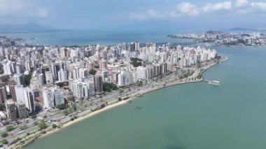 Florianopolis Skyline Santa Catarina Brezilya 'daki Florianopolis' te. Şehir Sahnesi. Şehir merkezinde trafik vardı. Şehir peyzajı. Florianopolis Skyline Santa Catarina Brezilya 'daki Florianopolis' te. Tarihi Binalar.