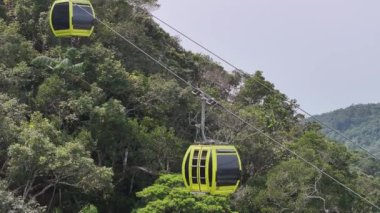 Santa Catarina Brezilya 'daki Balnear io Camboriu' da kablolu araba. Deniz Burnu Manzarası. Turistik cazibe. Turizm arazisi. Santa Catarina Brezilya 'daki Balnear io Camboriu' da kablolu araba. Unipraias Parkı.