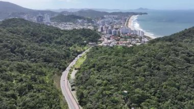 Santa Catarina Brezilya 'daki Camboriu' da sahil yolu. Plaj manzarası. Panoramik Manzara. Highrise Binaları. Camboriu Sahil Yolu Santa Catarina Brezilya.
